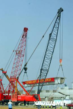 兩臺吊機架設法