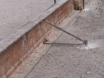 二級(jí)建造師考試知識(shí)點(diǎn):水泥混凝土路面模板及混凝土施工