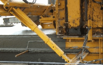 二級(jí)建造師考試知識(shí)點(diǎn):水泥混凝土路面模板及混凝土施工