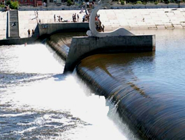 二級建造師水利實(shí)務(wù)知識點(diǎn)：水閘的組成及作用